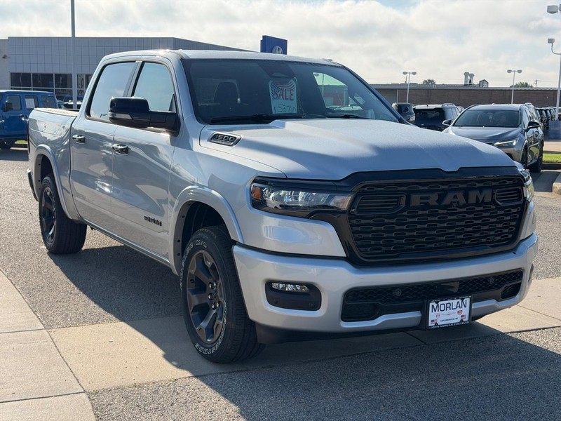 Ram 1500 Vehicle Full-screen Gallery Image 3