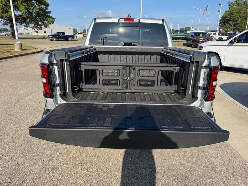 Ram 1500 Vehicle Full-screen Gallery Image 6