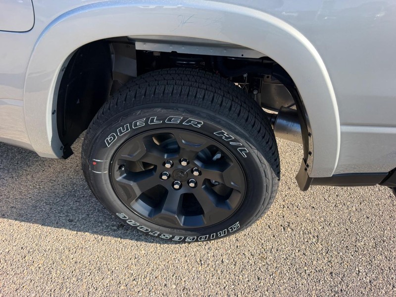 Ram 1500 Vehicle Full-screen Gallery Image 7