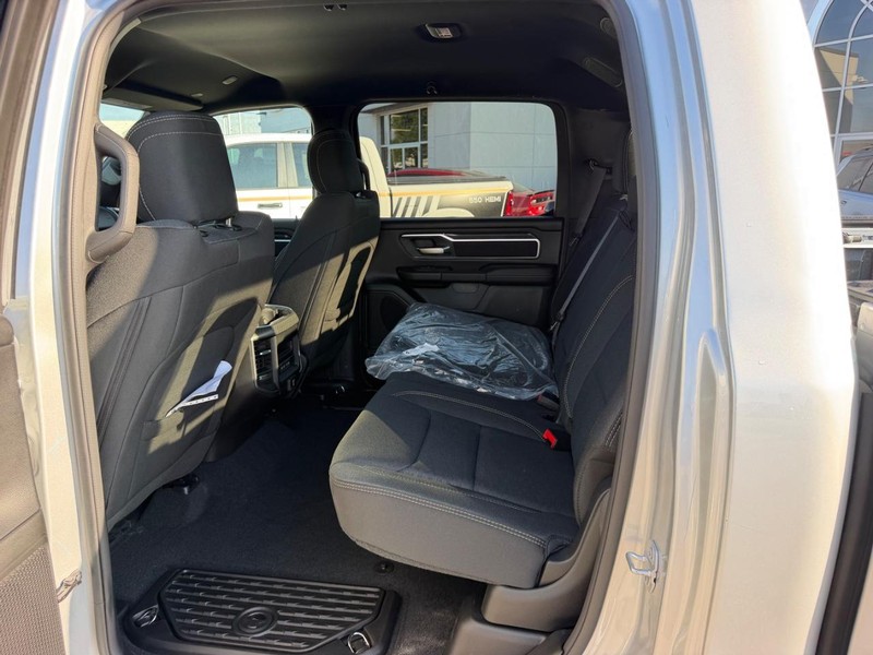Ram 1500 Vehicle Full-screen Gallery Image 8