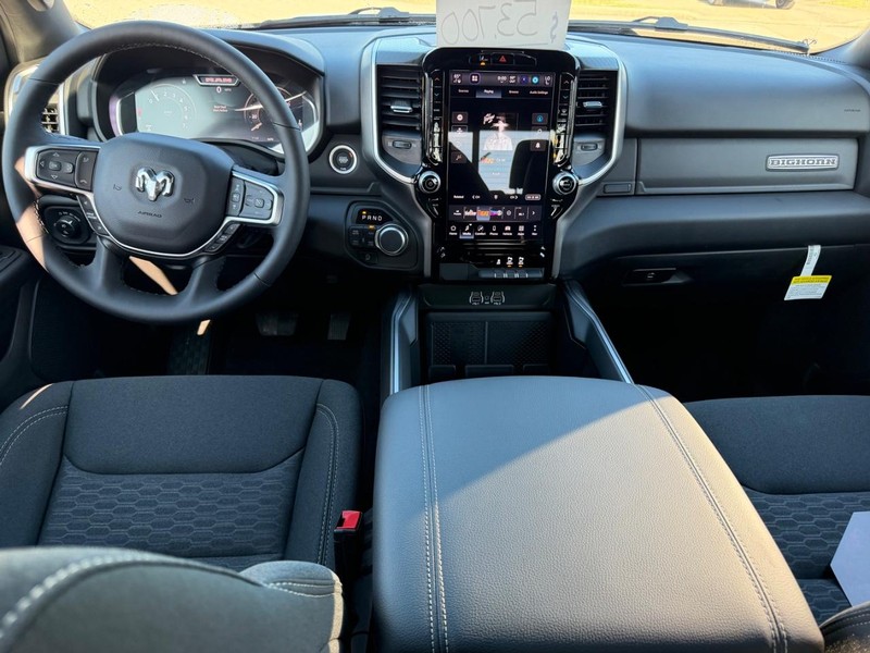 Ram 1500 Vehicle Full-screen Gallery Image 9
