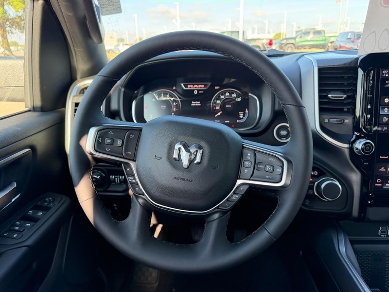 Ram 1500 Vehicle Full-screen Gallery Image 10