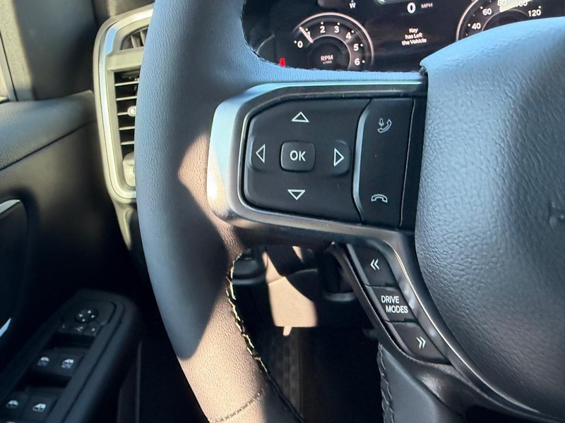 Ram 1500 Vehicle Full-screen Gallery Image 11