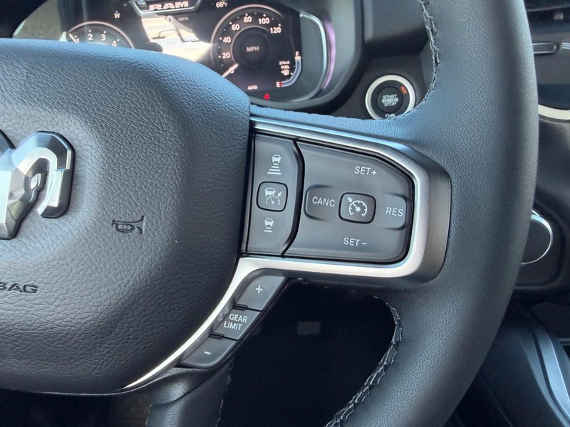Ram 1500 Vehicle Full-screen Gallery Image 12