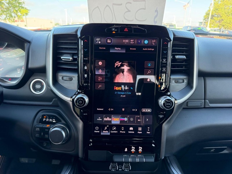Ram 1500 Vehicle Full-screen Gallery Image 13