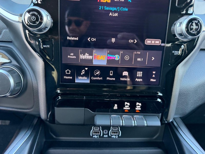 Ram 1500 Vehicle Full-screen Gallery Image 15