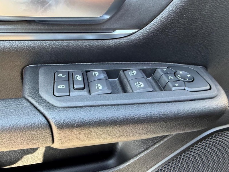 Ram 1500 Vehicle Full-screen Gallery Image 18