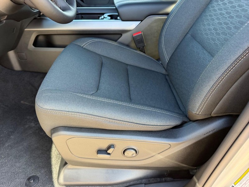 Ram 1500 Vehicle Full-screen Gallery Image 19