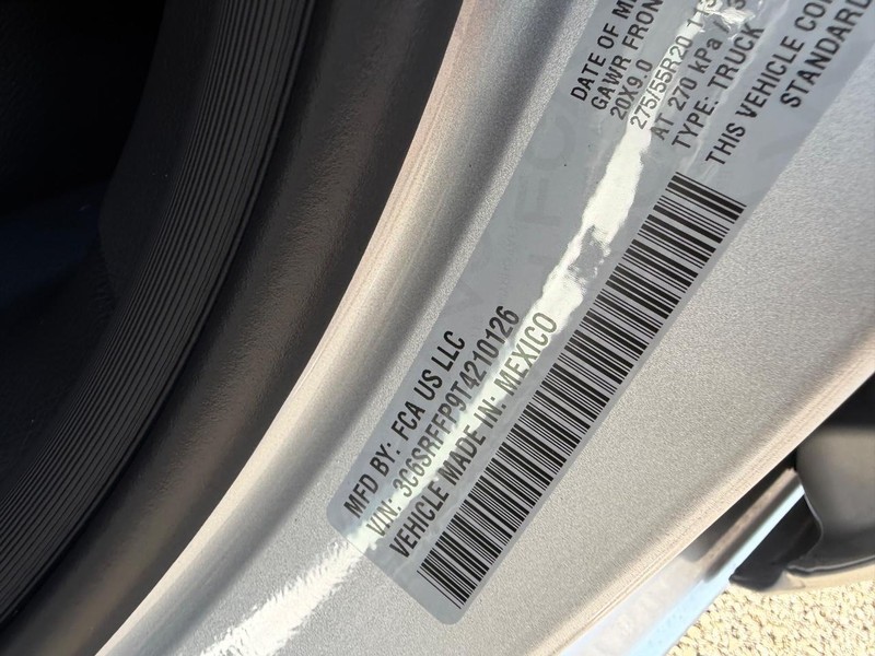 Ram 1500 Vehicle Full-screen Gallery Image 22
