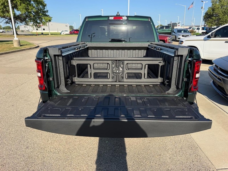 Ram 1500 Vehicle Full-screen Gallery Image 6