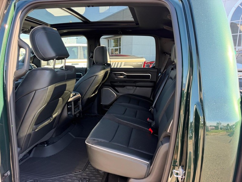 Ram 1500 Vehicle Full-screen Gallery Image 8