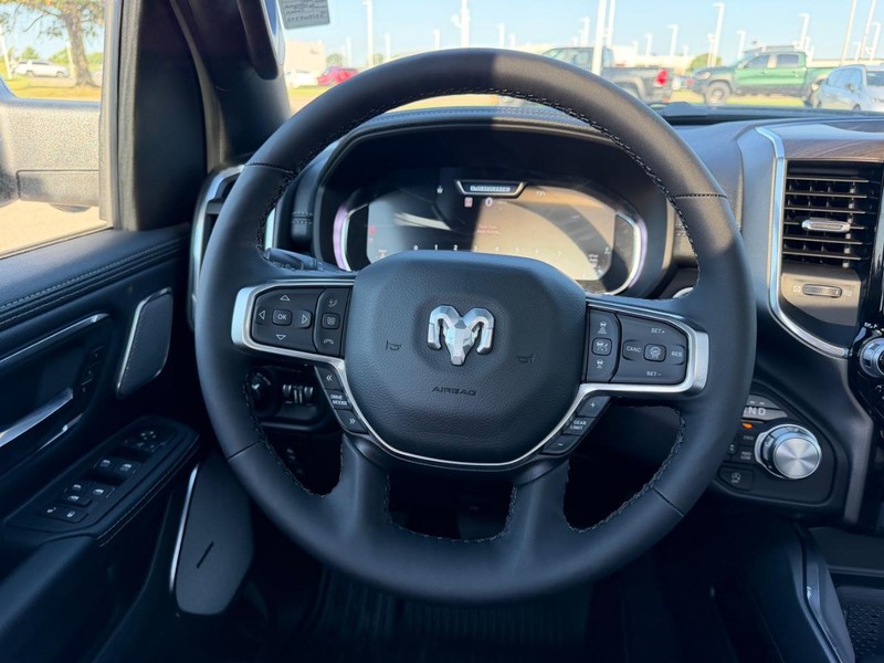 Ram 1500 Vehicle Full-screen Gallery Image 11
