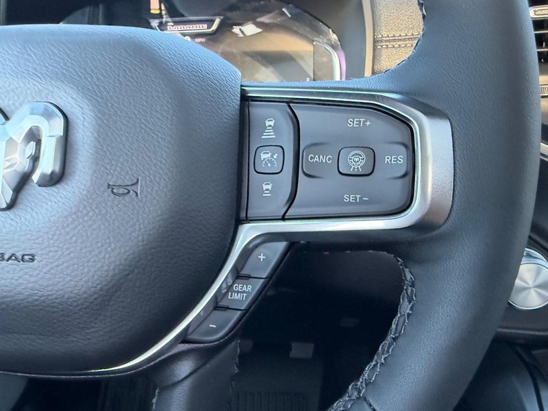 Ram 1500 Vehicle Full-screen Gallery Image 13