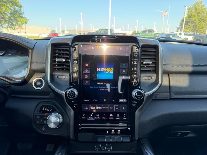 Ram 1500 Vehicle Full-screen Gallery Image 14