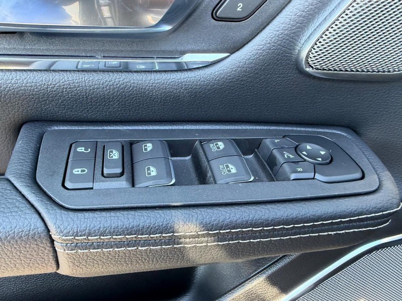 Ram 1500 Vehicle Full-screen Gallery Image 19