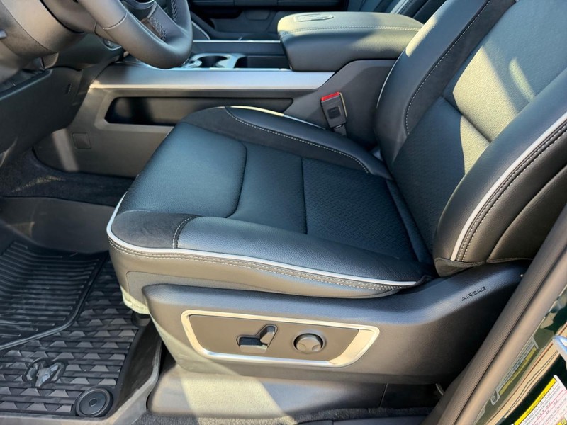 Ram 1500 Vehicle Full-screen Gallery Image 21