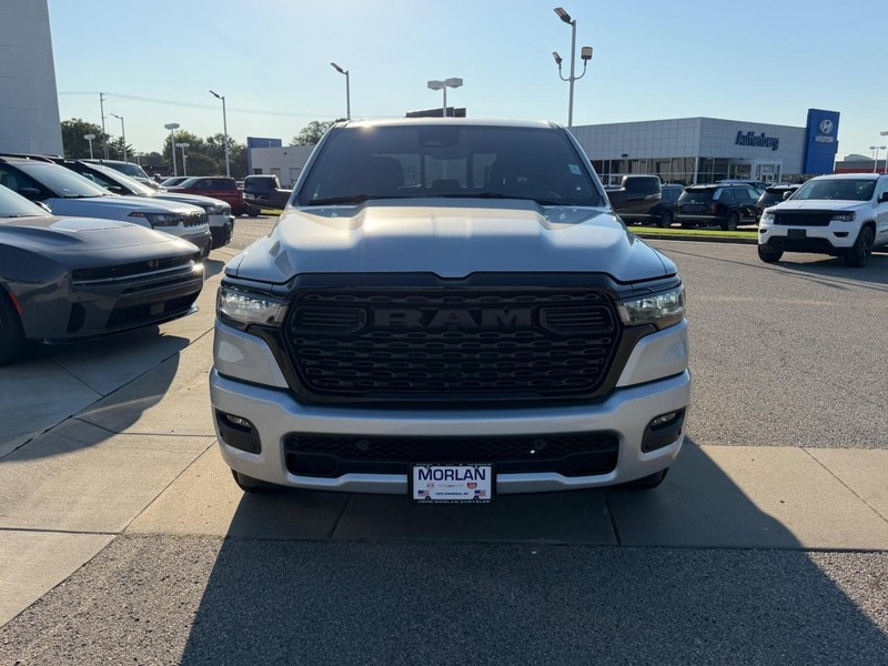 Ram 1500 Vehicle Full-screen Gallery Image 2