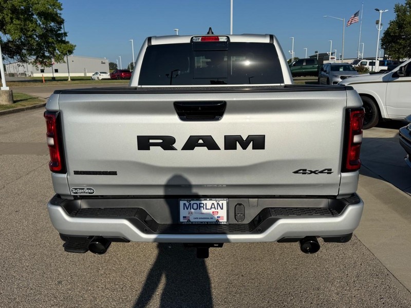 Ram 1500 Vehicle Full-screen Gallery Image 5