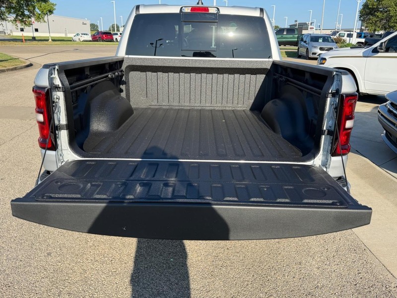Ram 1500 Vehicle Full-screen Gallery Image 6