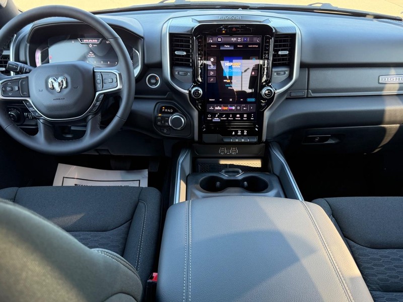 Ram 1500 Vehicle Full-screen Gallery Image 9