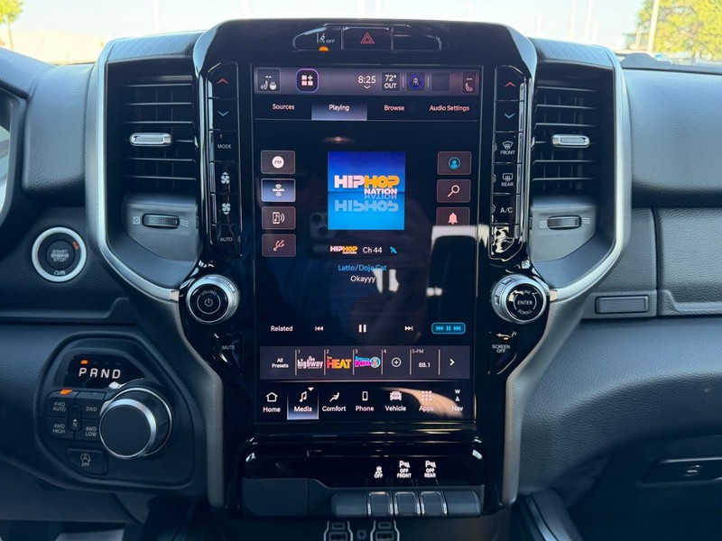 Ram 1500 Vehicle Full-screen Gallery Image 13