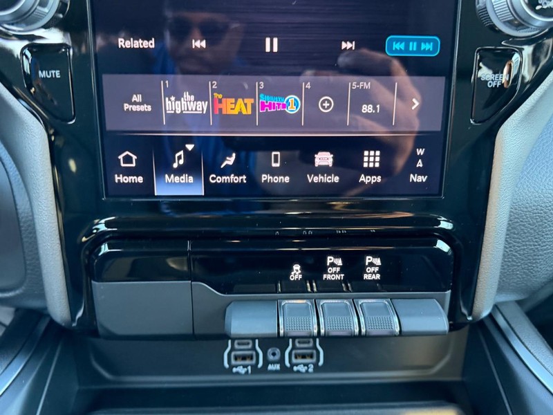 Ram 1500 Vehicle Full-screen Gallery Image 15