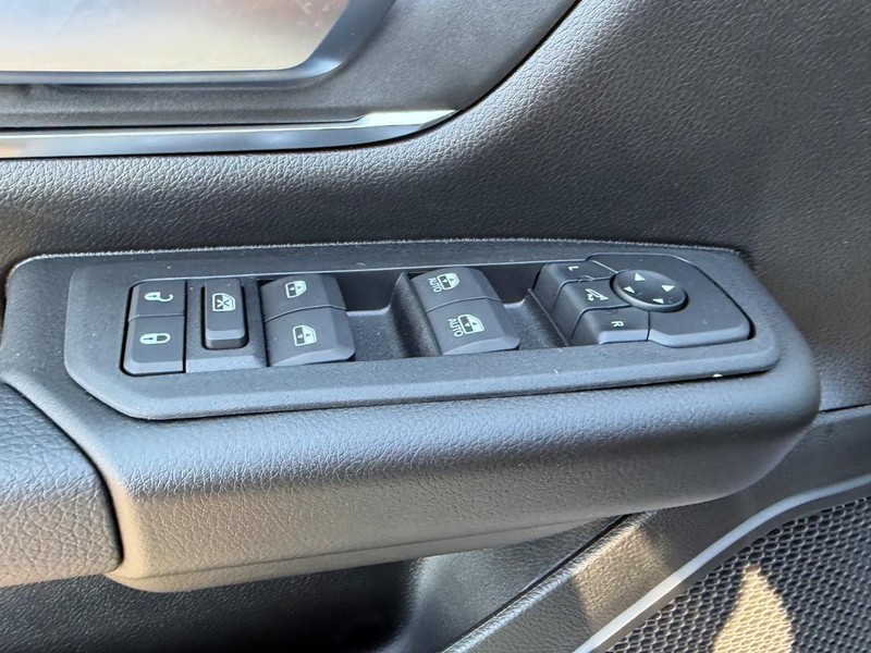 Ram 1500 Vehicle Full-screen Gallery Image 18