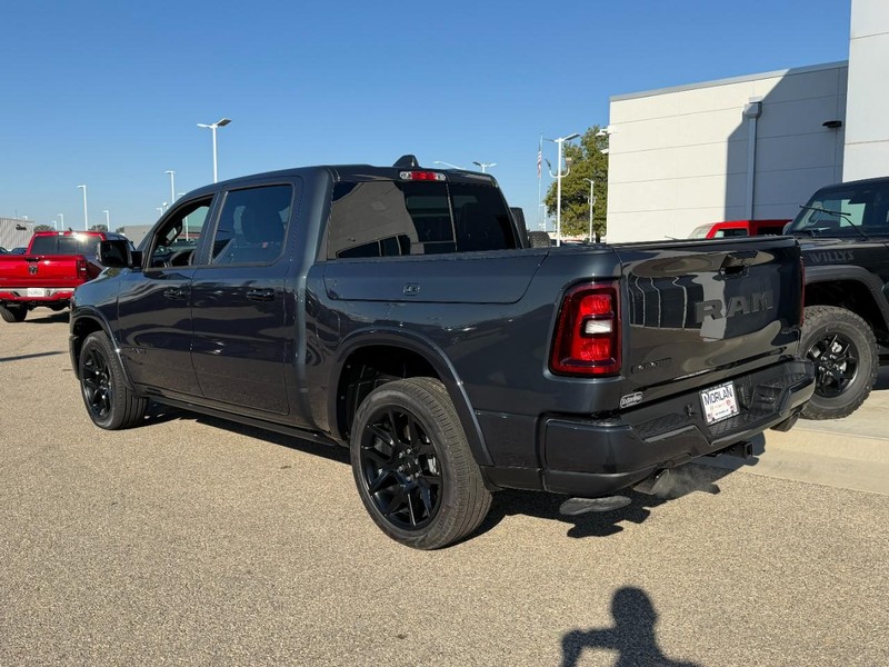 Ram 1500 Vehicle Full-screen Gallery Image 3