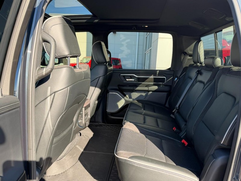 Ram 1500 Vehicle Full-screen Gallery Image 4