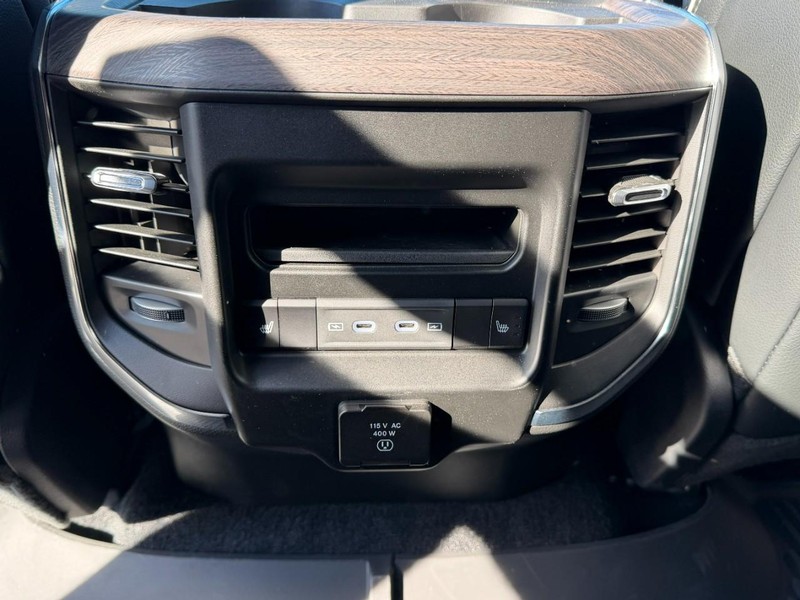 Ram 1500 Vehicle Full-screen Gallery Image 5