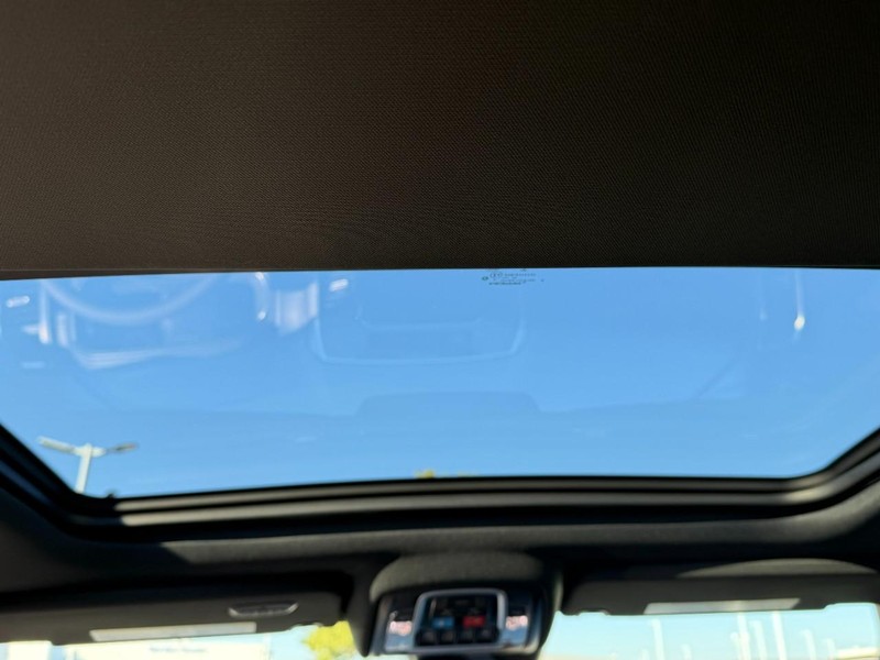 Ram 1500 Vehicle Full-screen Gallery Image 6