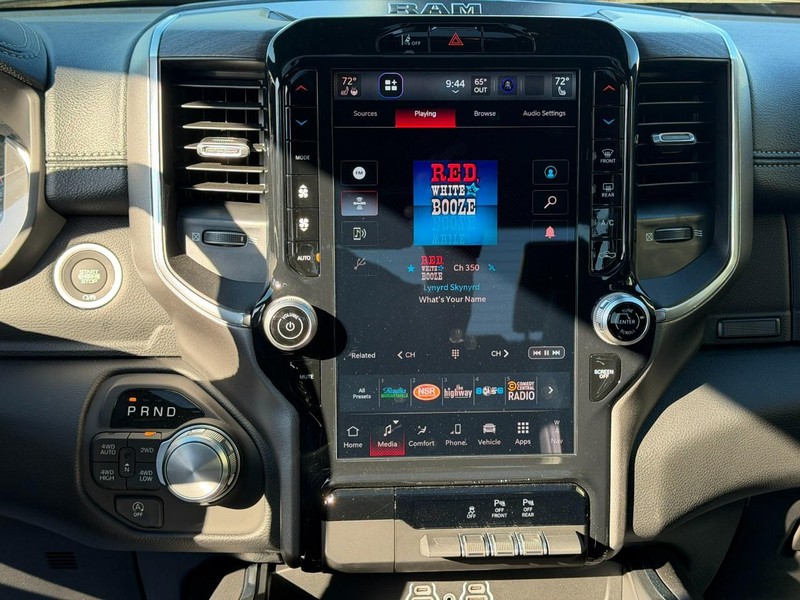Ram 1500 Vehicle Full-screen Gallery Image 9