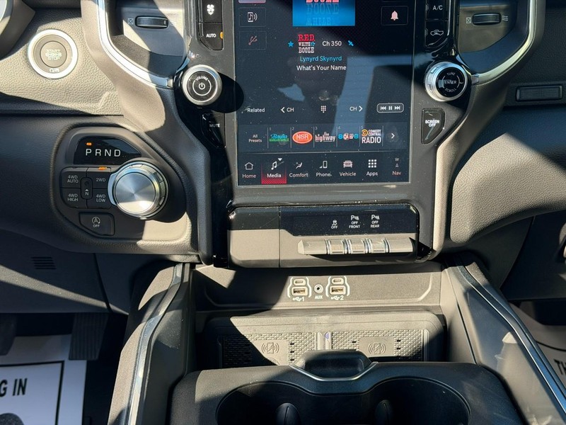 Ram 1500 Vehicle Full-screen Gallery Image 10