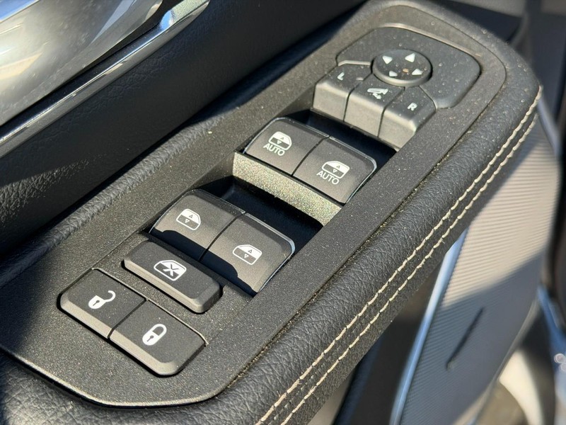Ram 1500 Vehicle Full-screen Gallery Image 11