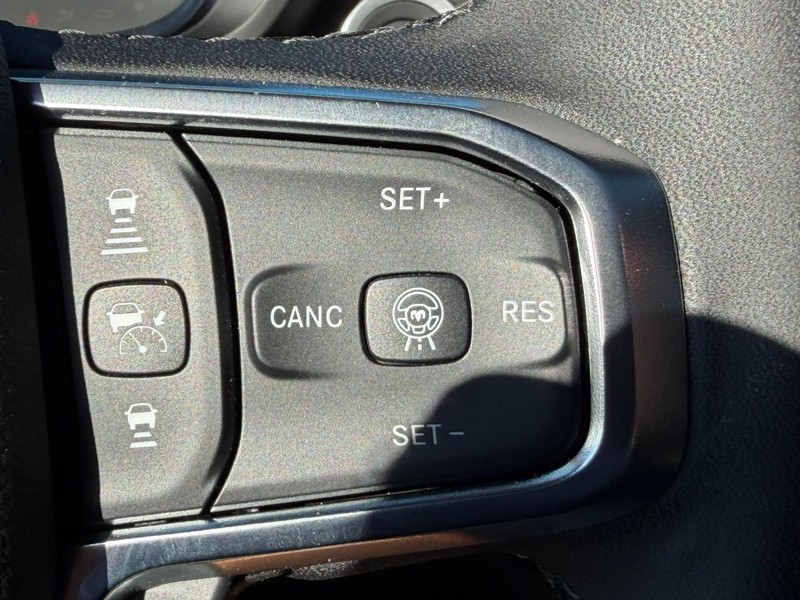 Ram 1500 Vehicle Full-screen Gallery Image 15