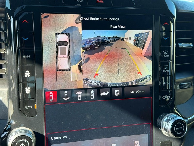 Ram 1500 Vehicle Full-screen Gallery Image 16