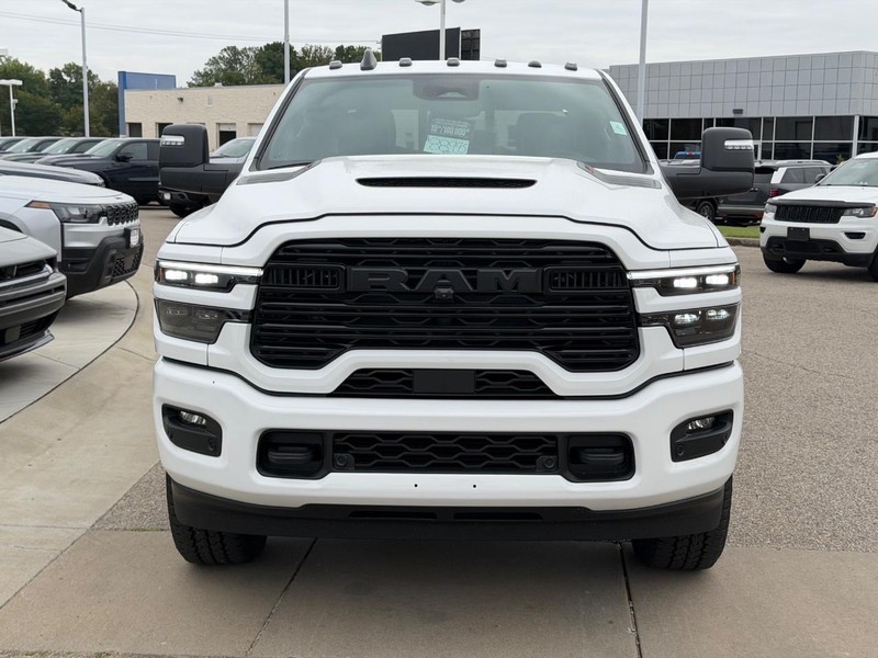 Ram 2500 Vehicle Full-screen Gallery Image 2