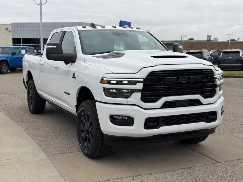 Ram 2500 Vehicle Full-screen Gallery Image 3