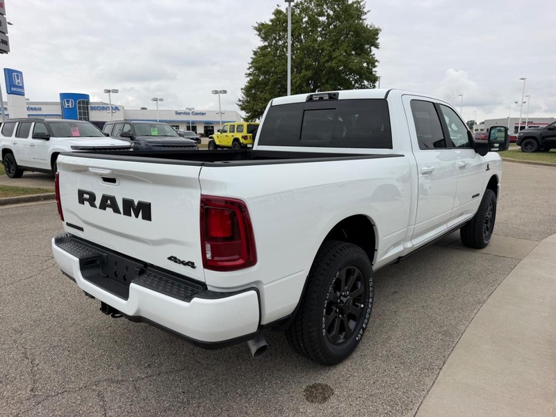 Ram 2500 Vehicle Full-screen Gallery Image 4
