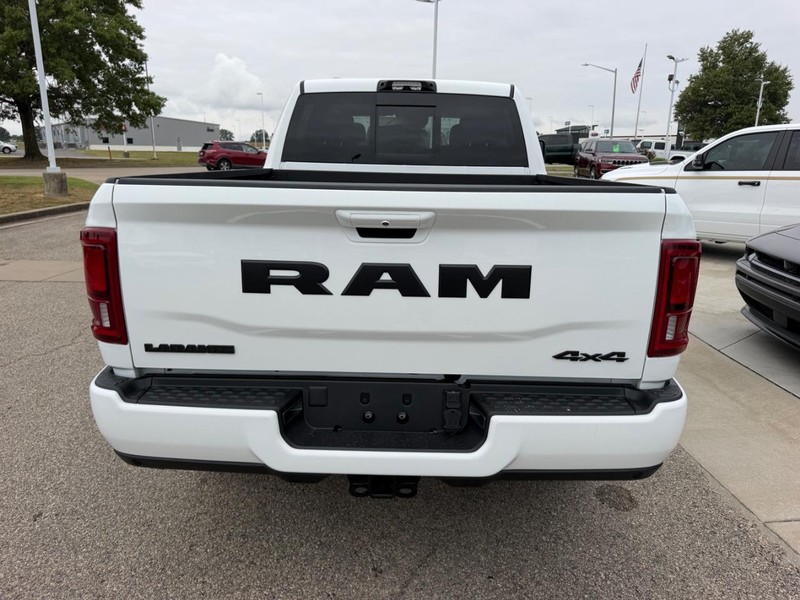 Ram 2500 Vehicle Full-screen Gallery Image 5