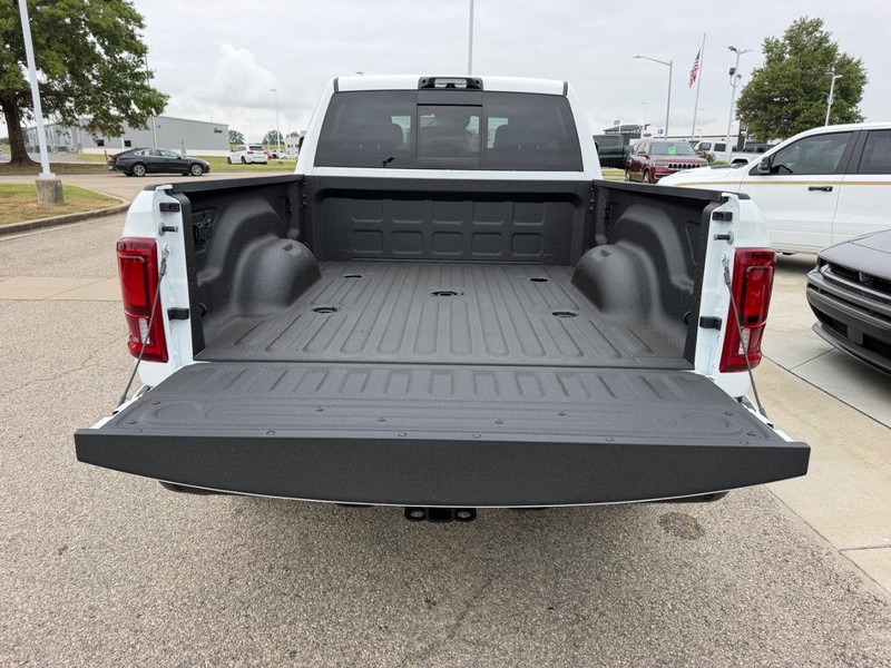 Ram 2500 Vehicle Full-screen Gallery Image 6