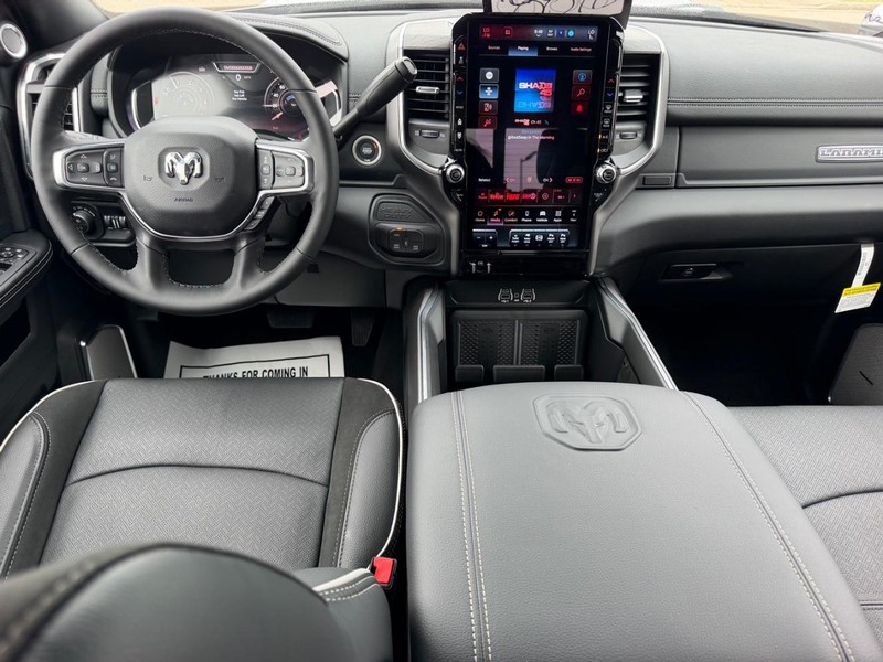 Ram 2500 Vehicle Full-screen Gallery Image 9