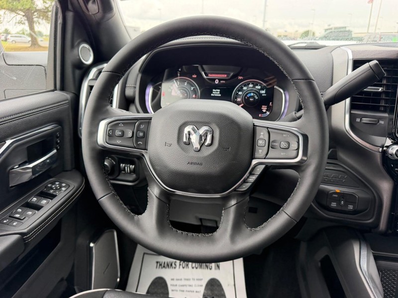 Ram 2500 Vehicle Full-screen Gallery Image 10