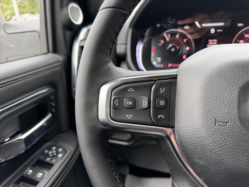Ram 2500 Vehicle Full-screen Gallery Image 11