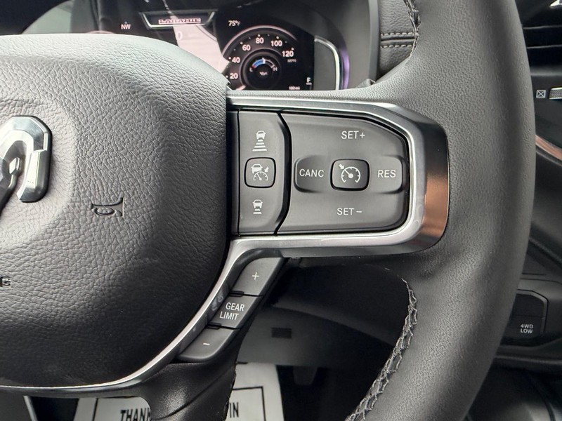 Ram 2500 Vehicle Full-screen Gallery Image 12