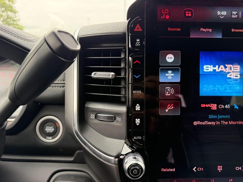 Ram 2500 Vehicle Full-screen Gallery Image 14
