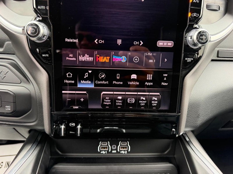 Ram 2500 Vehicle Full-screen Gallery Image 15