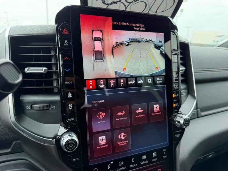 Ram 2500 Vehicle Full-screen Gallery Image 21