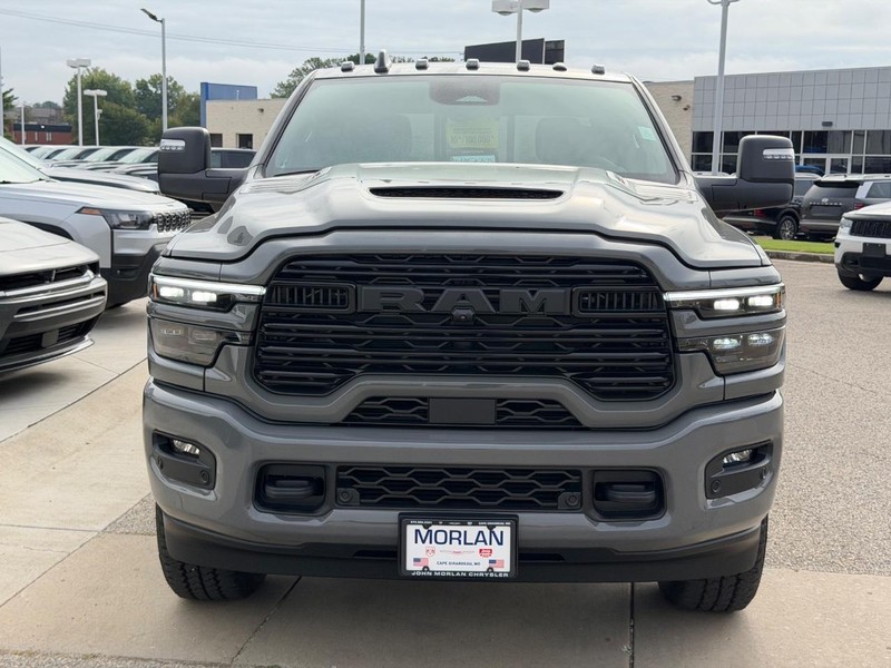 Ram 2500 Vehicle Full-screen Gallery Image 2