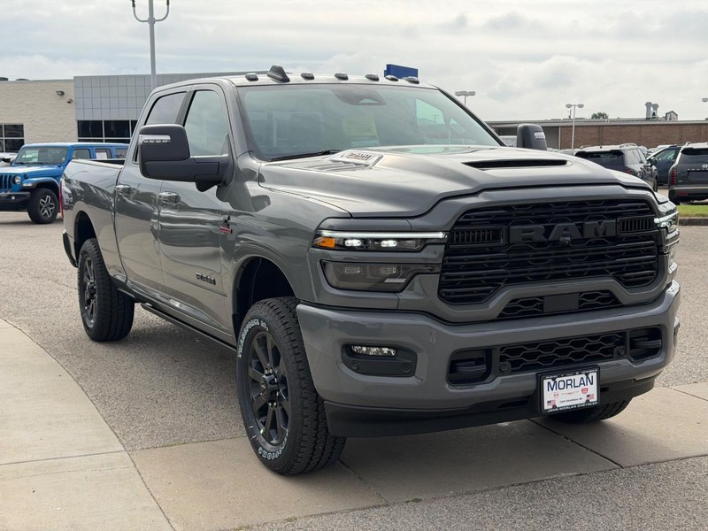 Ram 2500 Vehicle Full-screen Gallery Image 3